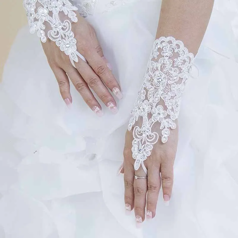 Ladies Gorgeous Tulle Lace Wedding Gloves